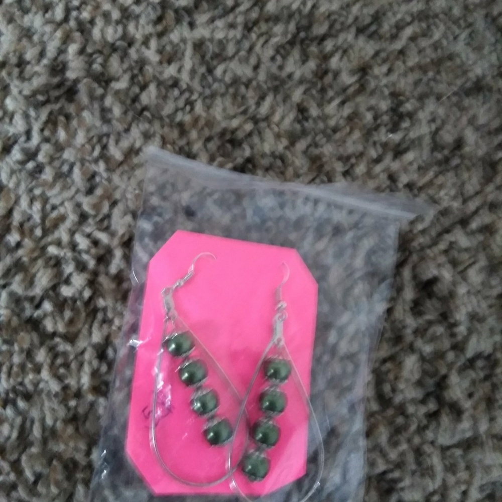 Jewelry - Picture 5 of 7